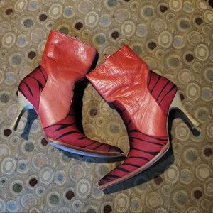 Vintage Walda Red Black Stingray Western Heel Boots Women's Size 7.5 Booties
